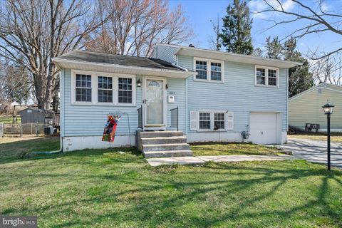 Homes For Sale - 1045 Wagoner Drive<br/> New Castle County, WILMINGTON, DE 19805