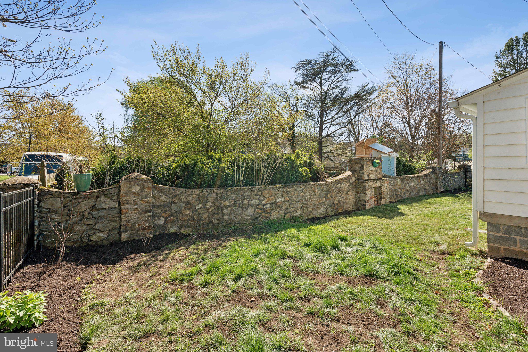 LEESBURG - Residential