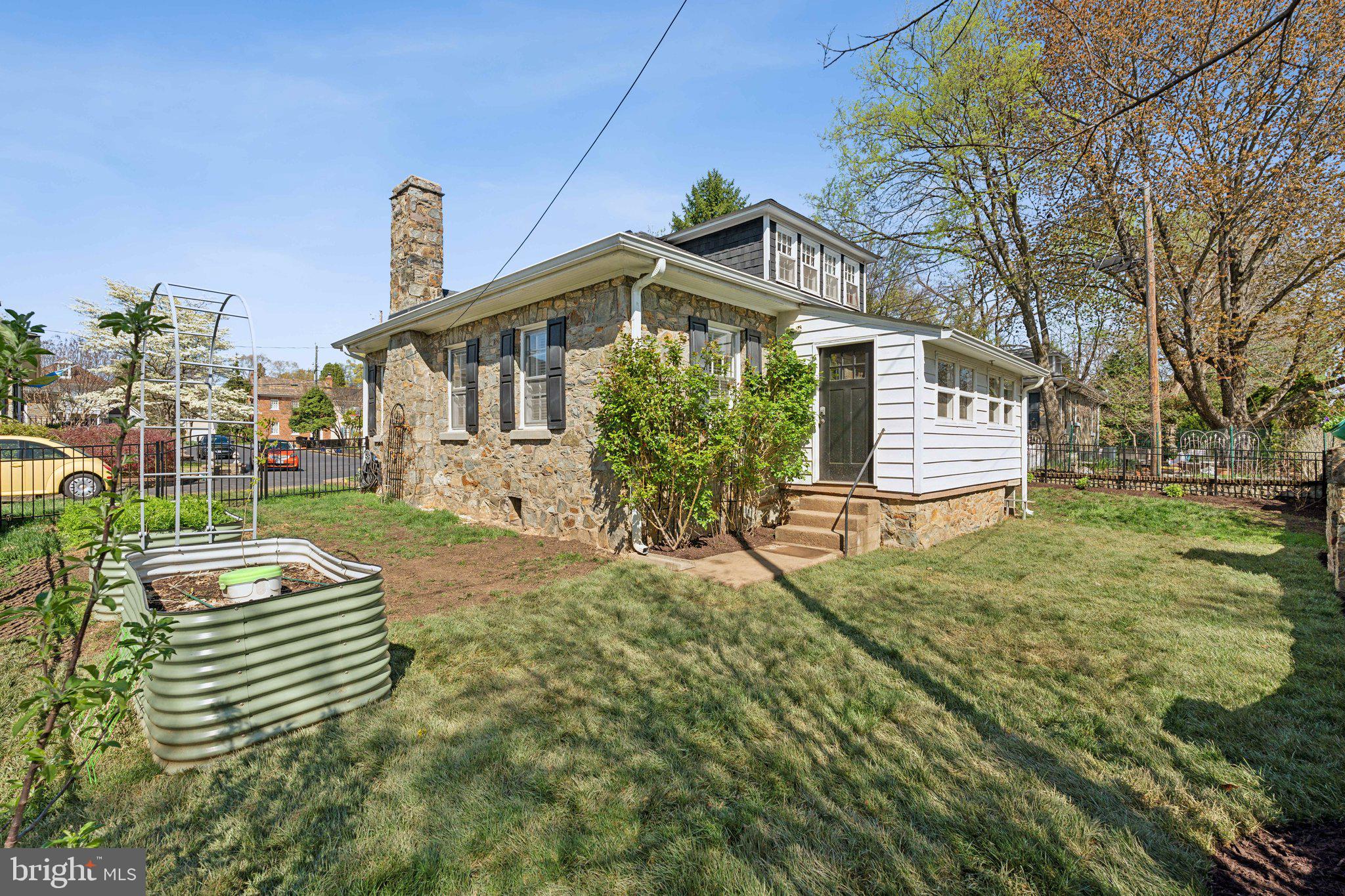 LEESBURG - Residential