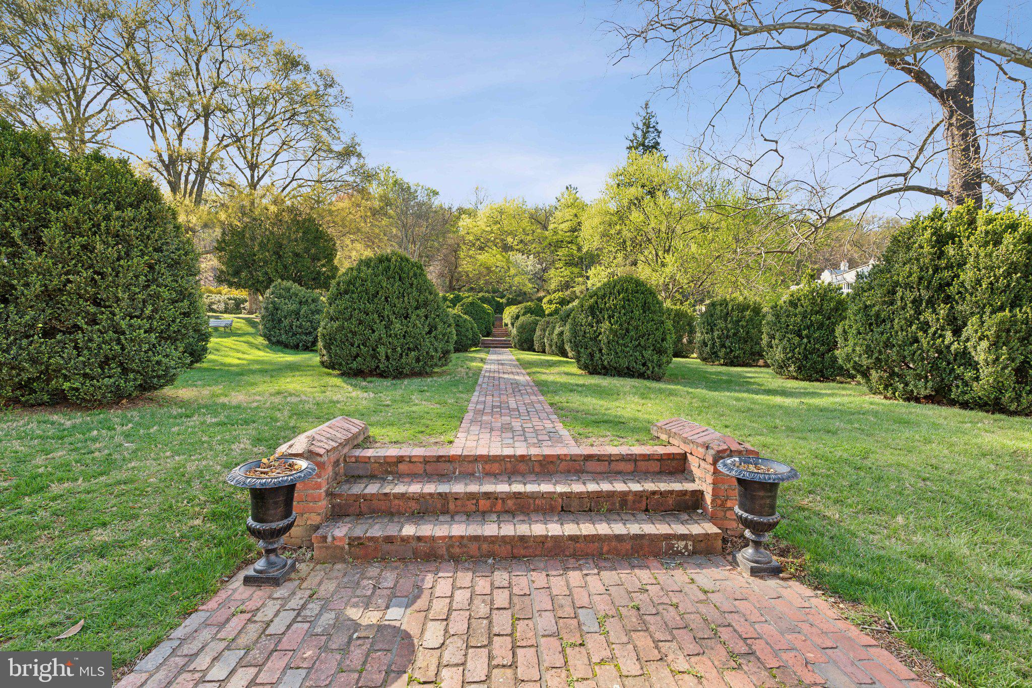 LEESBURG - Residential