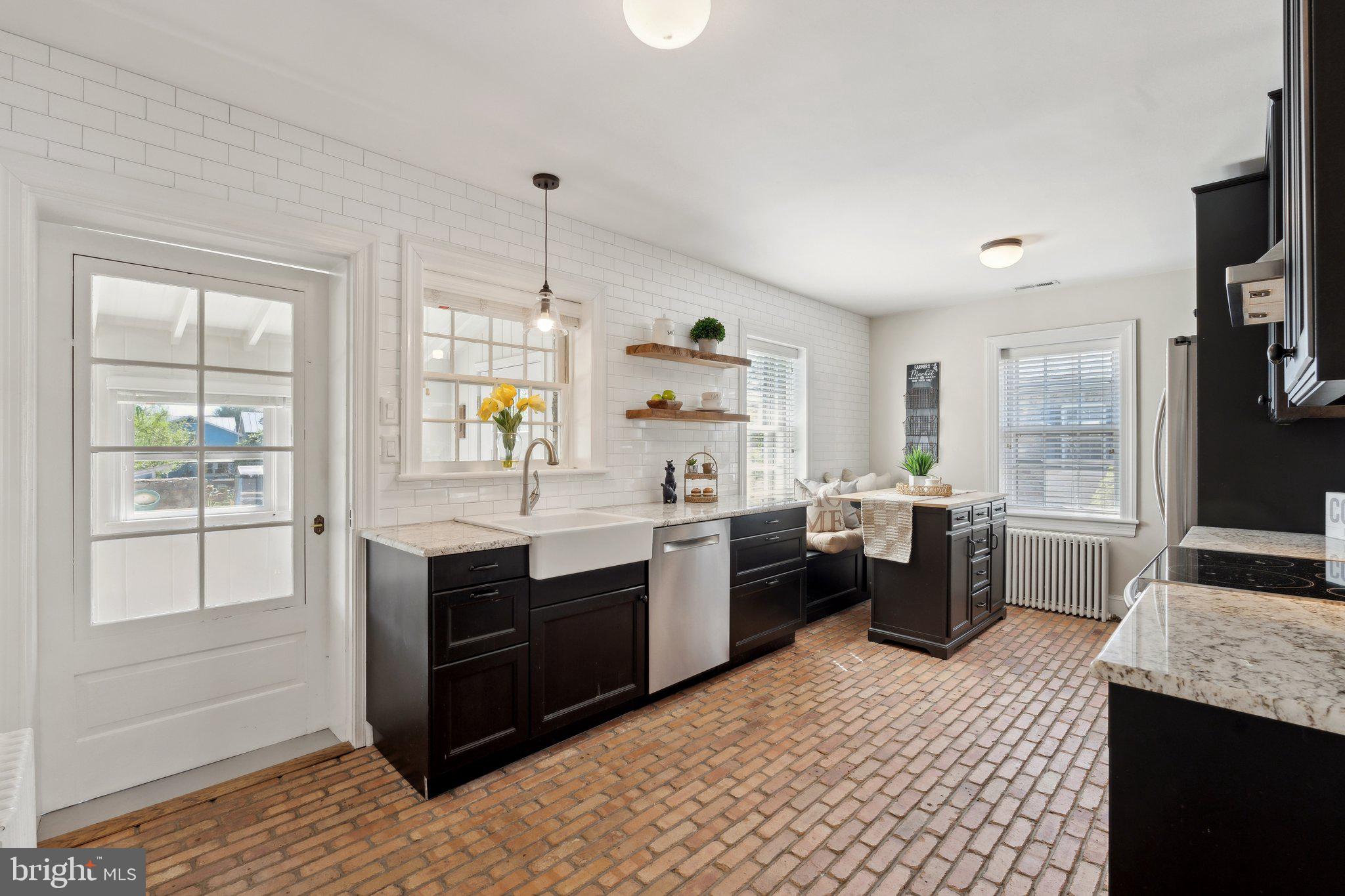 LEESBURG - Residential