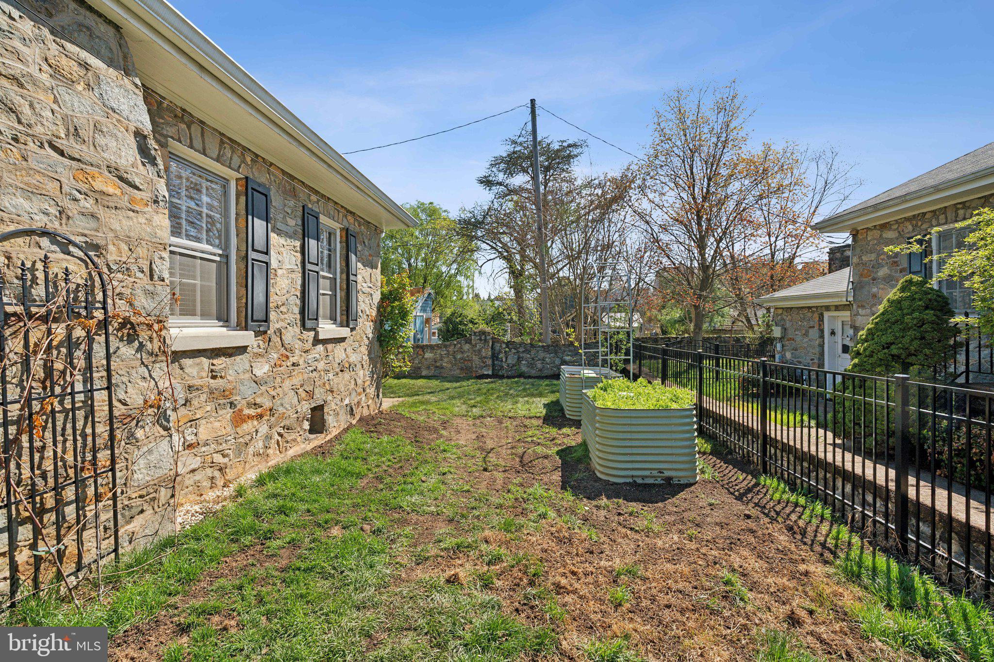 LEESBURG - Residential