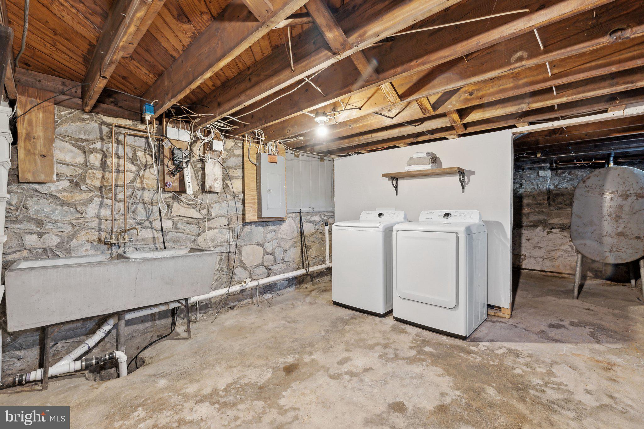 LEESBURG - Residential