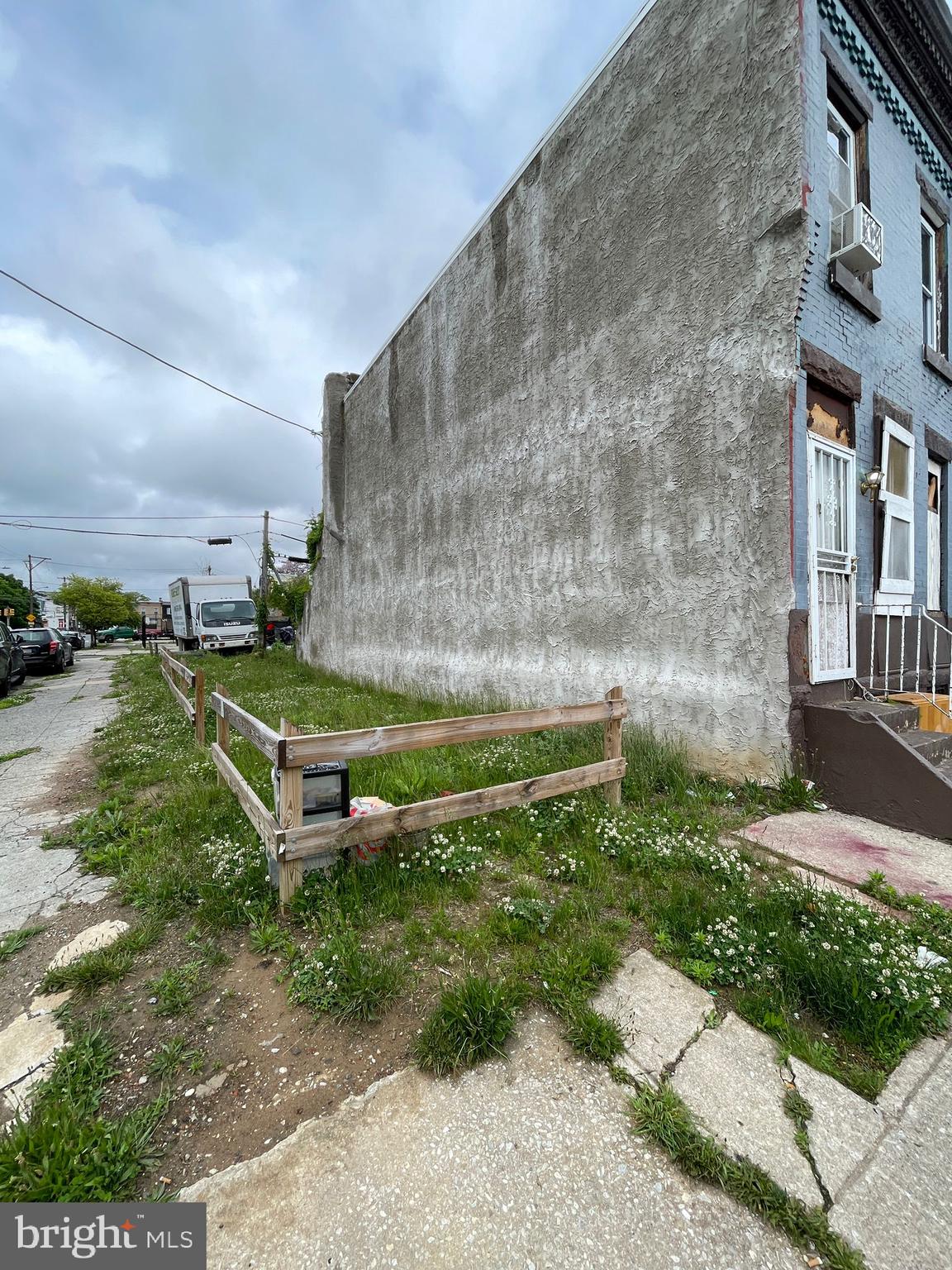 Discover an incredible opportunity in Philadelphia's Strawberry Mansion district. This land lot is more than just space. It's a chance to craft your own place. Whether you're an investor with an eye for potential or a home seeker dreaming of a personalized haven, this lot offers endless possibilities. Near to Fairmount Park and Mander Playground. Rental prices for renovated properties in the area typically range from $1,400 to $1,600, ensuring a promising return on your investment. Consider the recent sales of renovated homes in the vicinity: 2445 W Seybert St sold for $250,000, 1248 N 25th St for $250,000, and 1302 N Dover St for $210,000. Property sold as-is including L&I. Schedule a showing and start thinking about your next project!