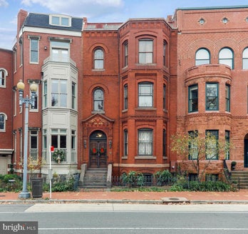 Townhouse at 23 LOGAN CIRCLE NW