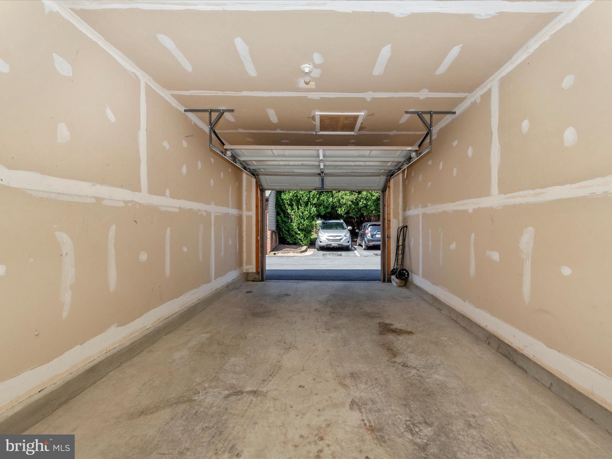 MALLARD COVE CONDOMINIUMS - Residential