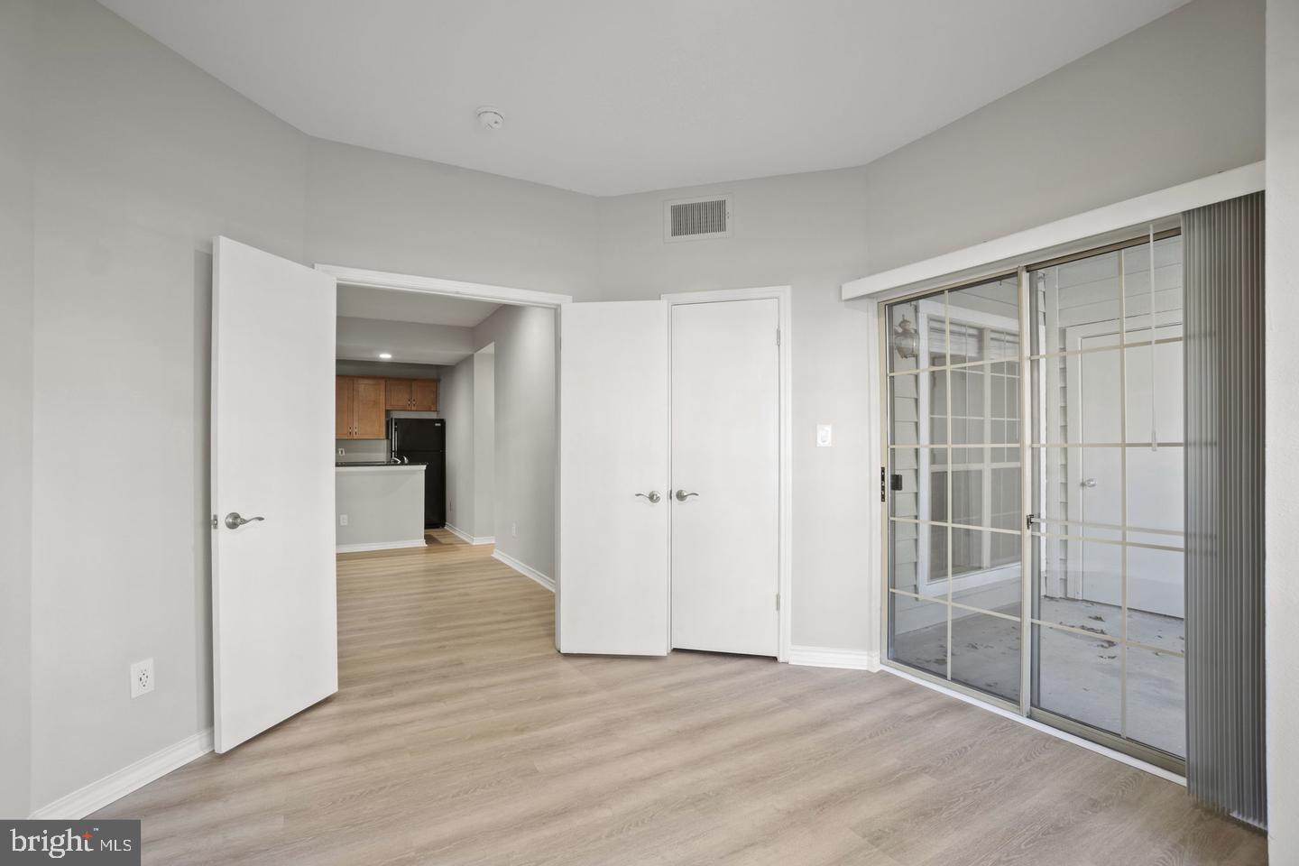 PENDERBROOK SQUARE CONDOMINIUMS - Residential Lease