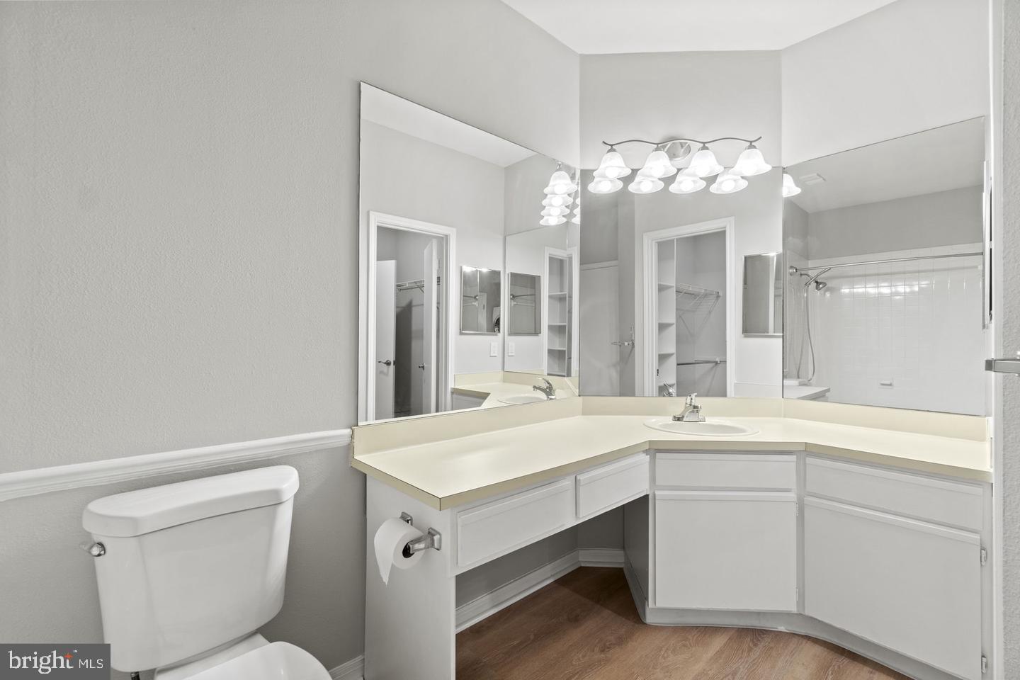 PENDERBROOK SQUARE CONDOMINIUMS - Residential Lease