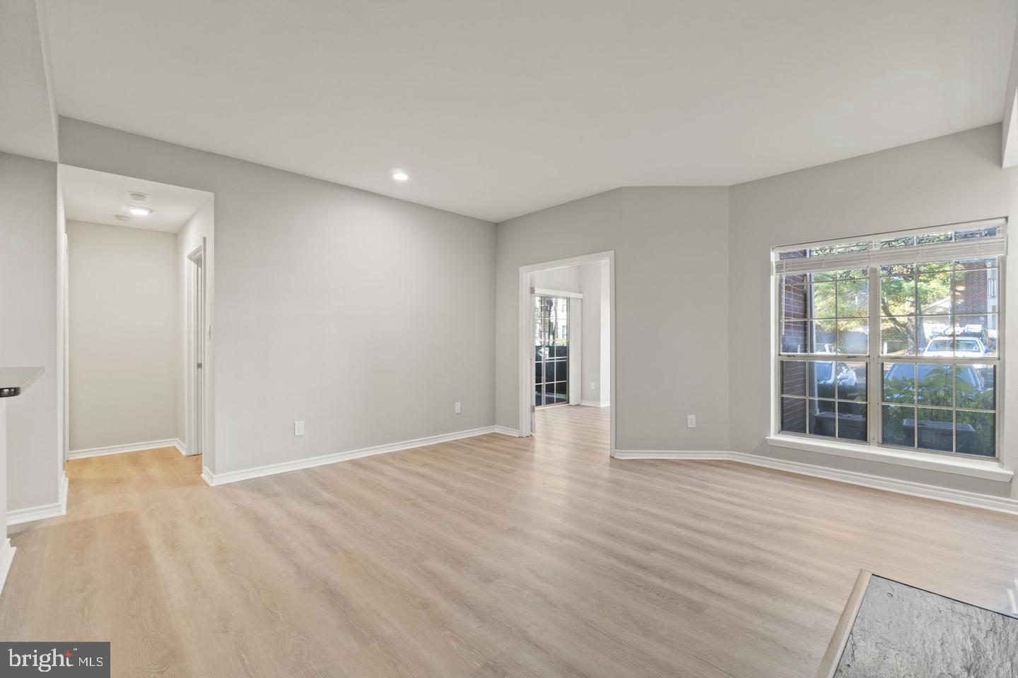 PENDERBROOK SQUARE CONDOMINIUMS - Residential Lease