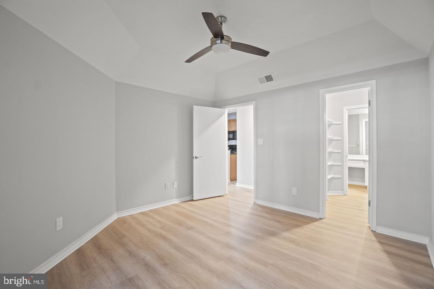 PENDERBROOK SQUARE CONDOMINIUMS - Residential Lease