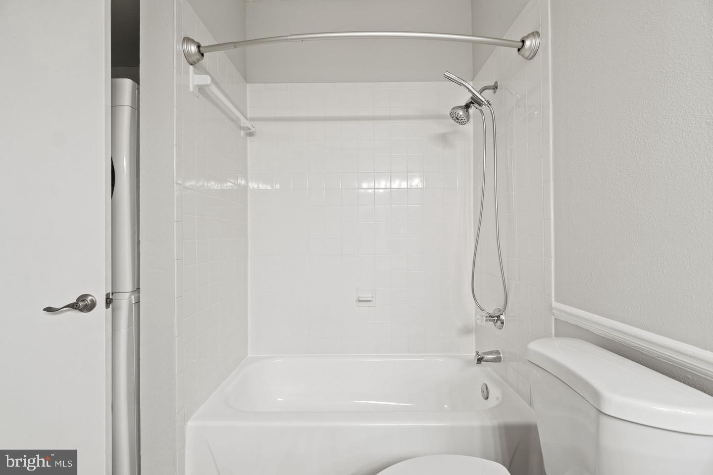 PENDERBROOK SQUARE CONDOMINIUMS - Residential Lease