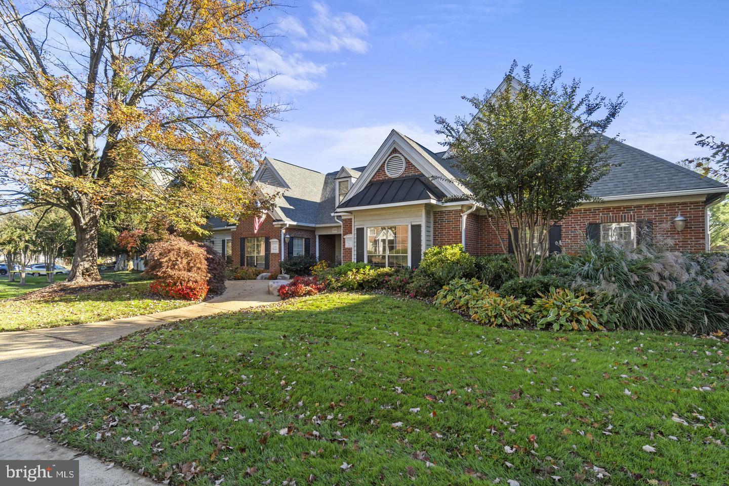 PENDERBROOK SQUARE CONDOMINIUMS - Residential Lease