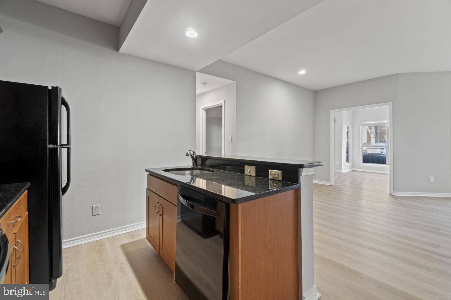 PENDERBROOK SQUARE CONDOMINIUMS - Residential Lease