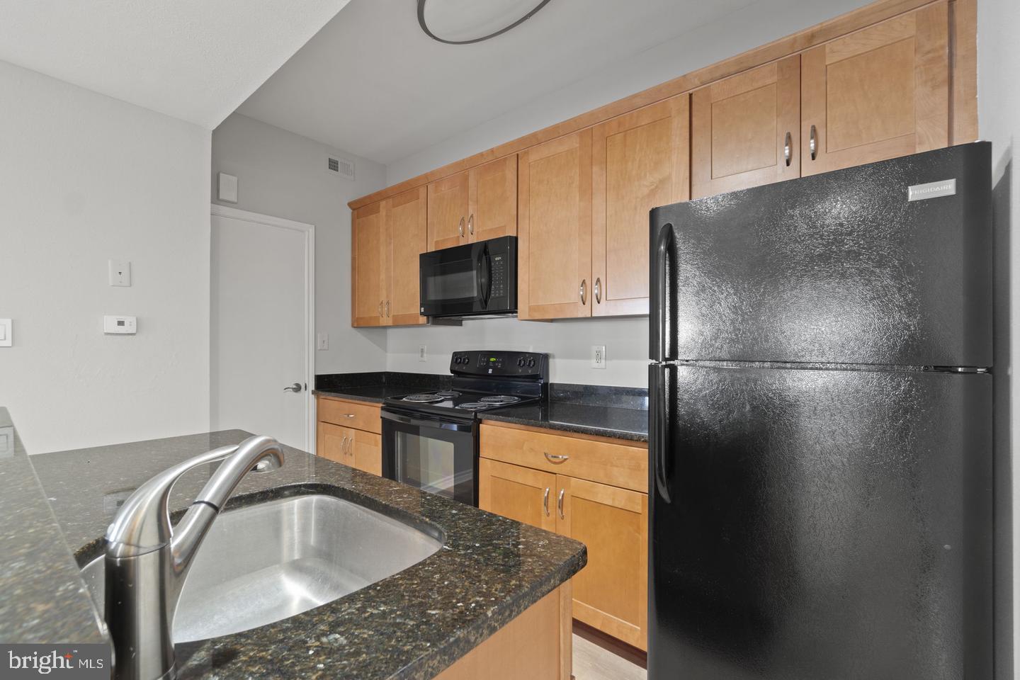 PENDERBROOK SQUARE CONDOMINIUMS - Residential Lease