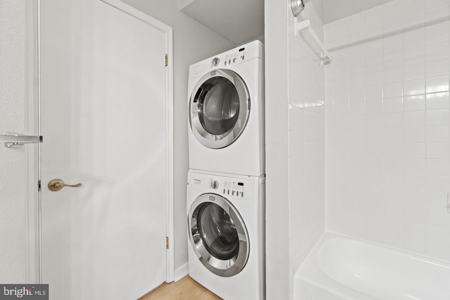 PENDERBROOK SQUARE CONDOMINIUMS - Residential Lease