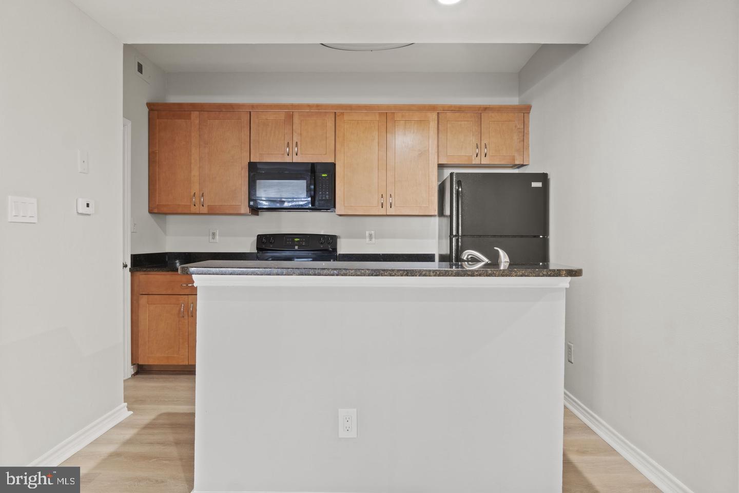 PENDERBROOK SQUARE CONDOMINIUMS - Residential Lease