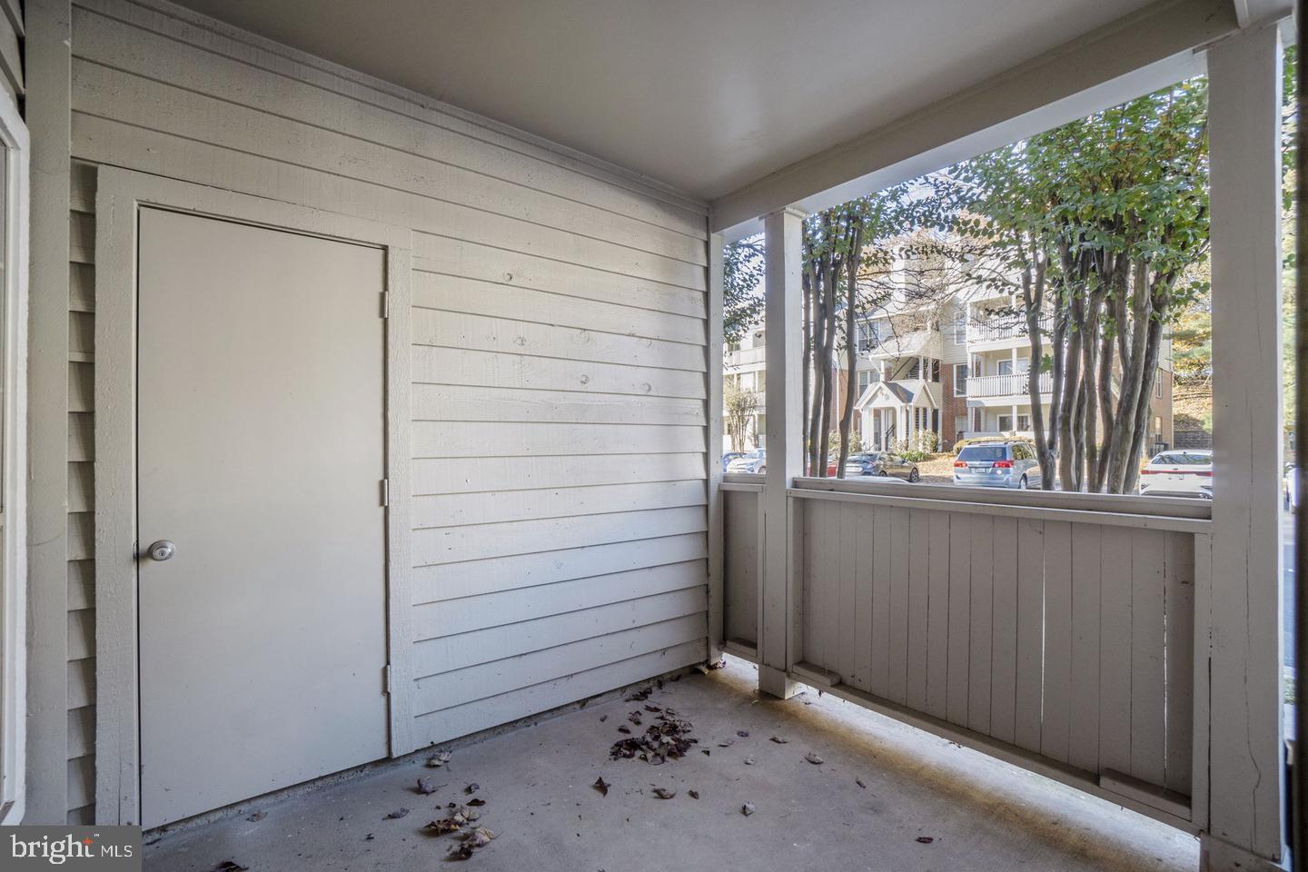 PENDERBROOK SQUARE CONDOMINIUMS - Residential Lease