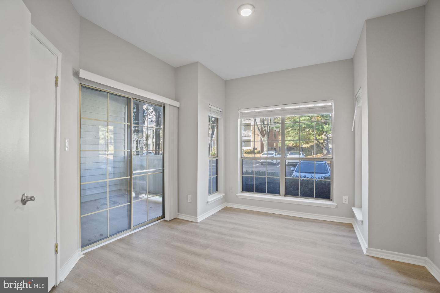 PENDERBROOK SQUARE CONDOMINIUMS - Residential Lease