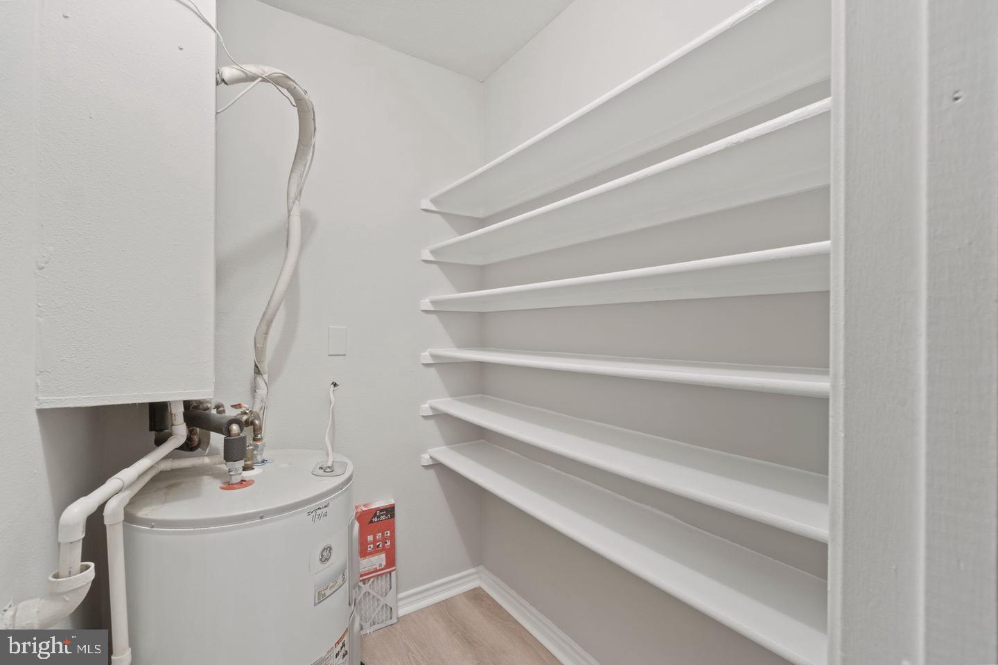 PENDERBROOK SQUARE CONDOMINIUMS - Residential Lease