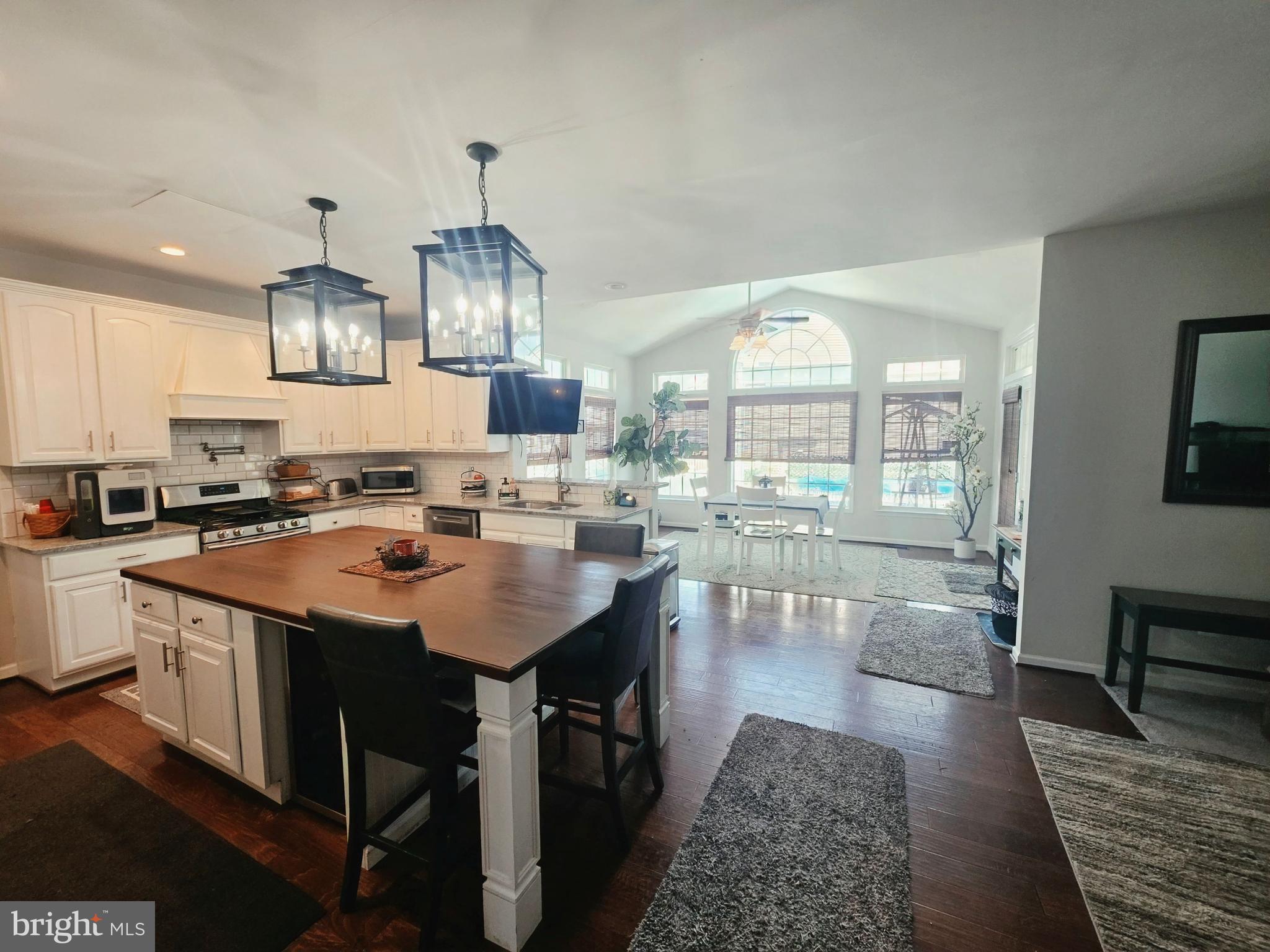 20025 BABYLON COURT