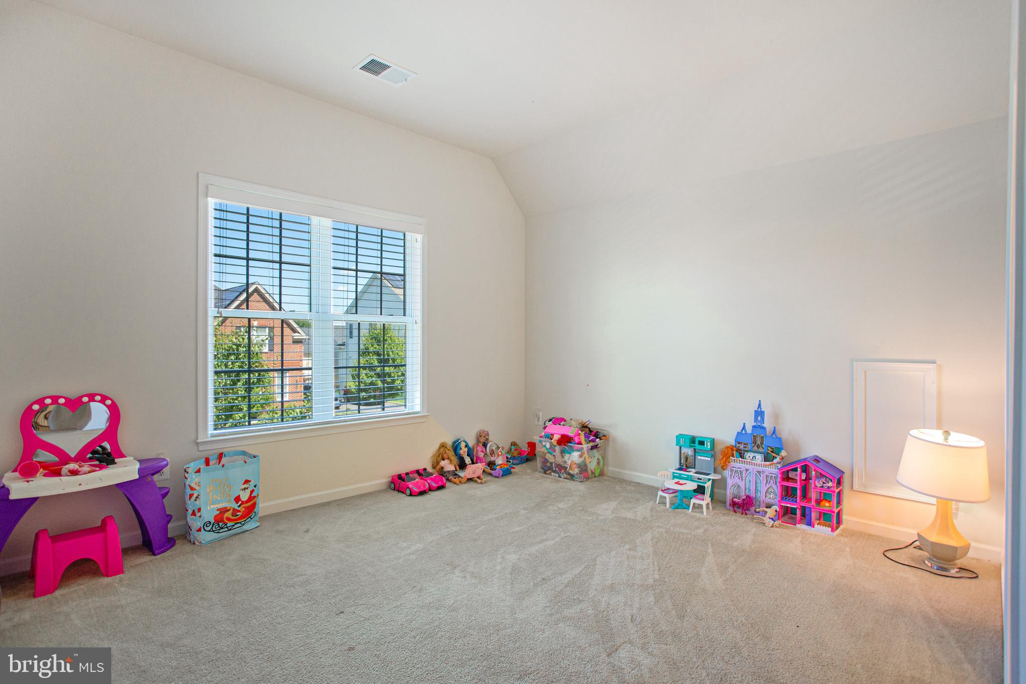 MARLBORO RIDGE - Residential