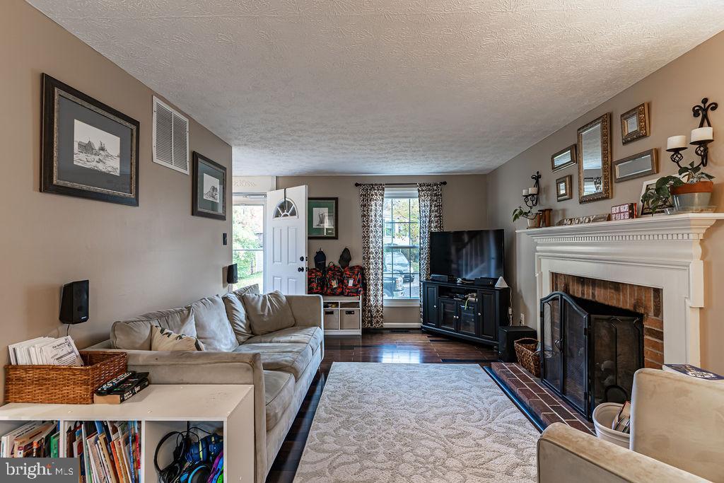 BURKE CENTRE - Residential Lease