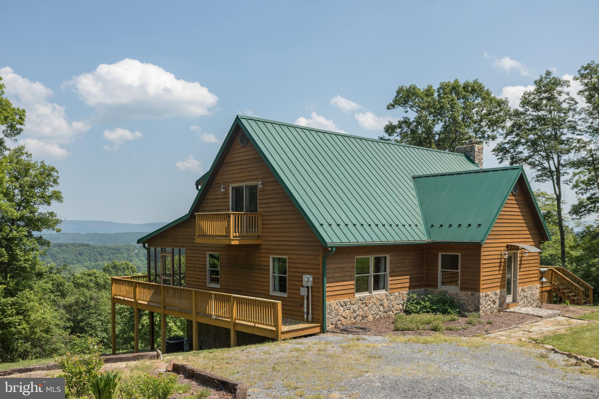2020 QUAINT ACRES LANE