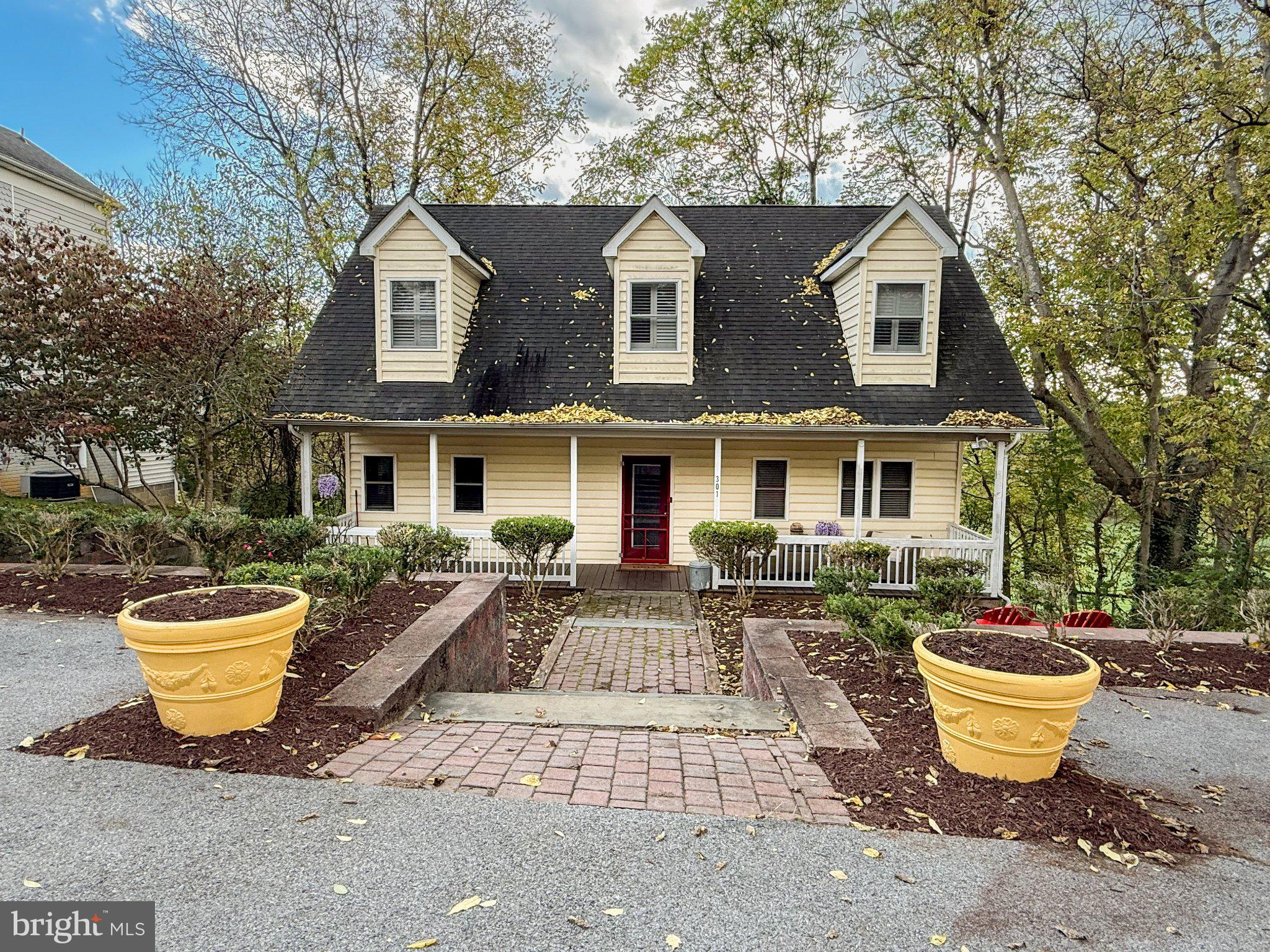 301 HIGH STREET