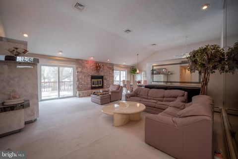 501 FLORA CIRCLE SPRINGFIELD PA 19064