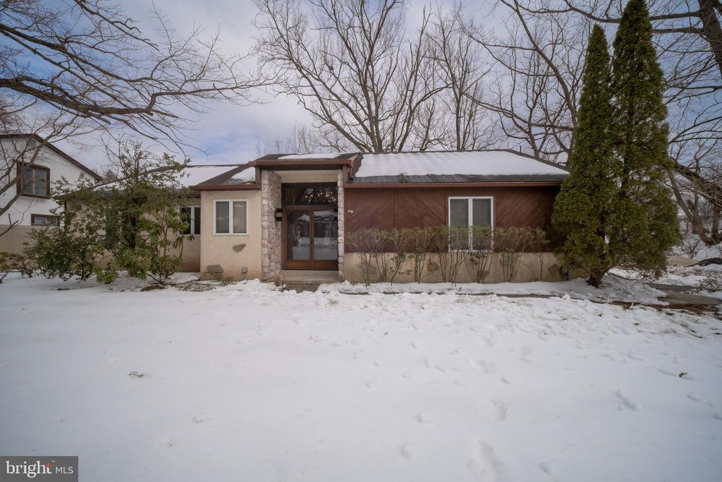 Photo of 501 Flora Circle, SPRINGFIELD, PA 19064 (MLS # PADE2108018)