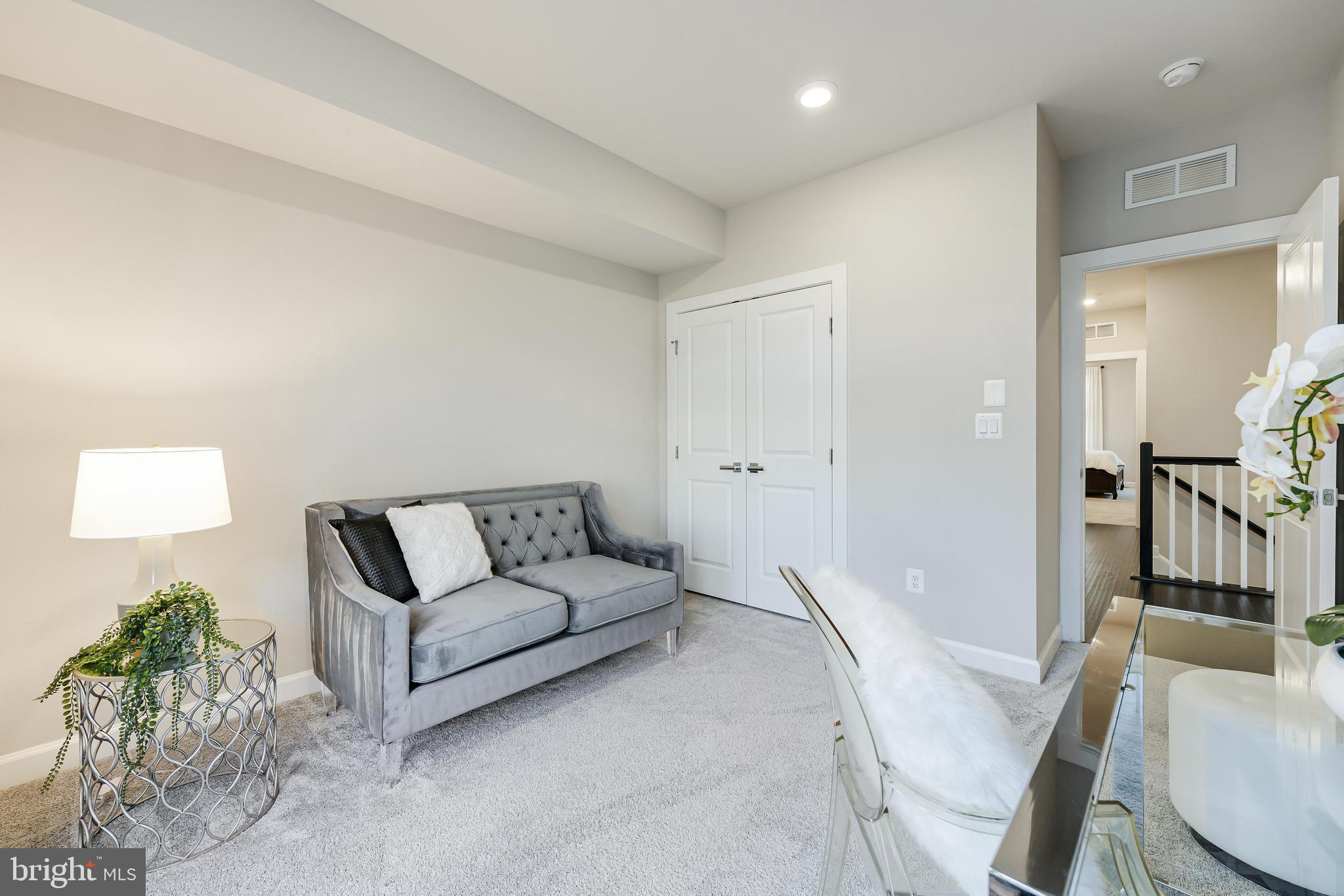 ONE LOUDOUN - Residential