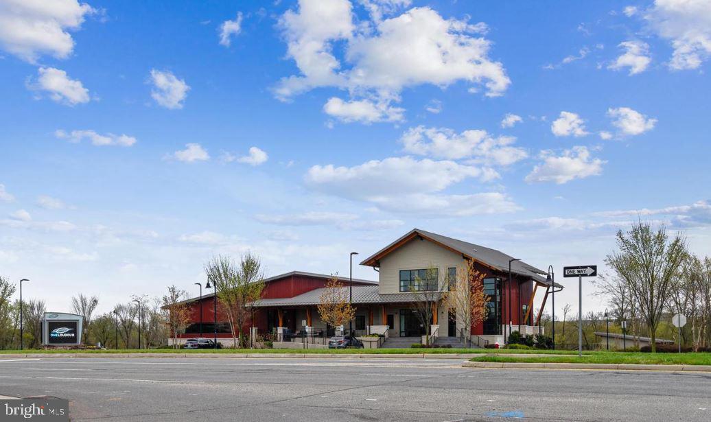 ONE LOUDOUN - Residential