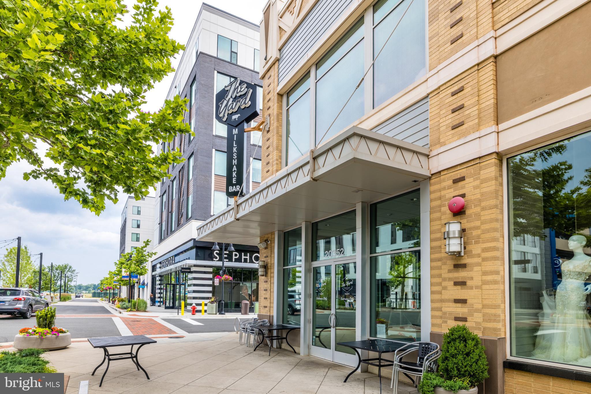 ONE LOUDOUN - Residential