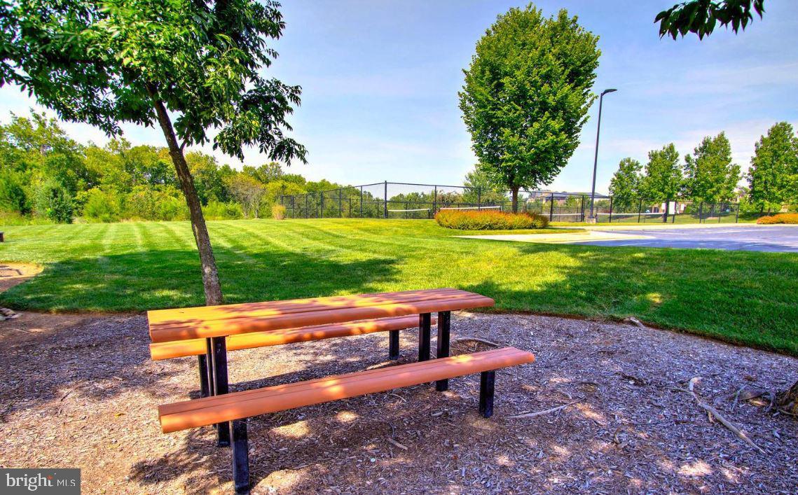 ONE LOUDOUN - Residential