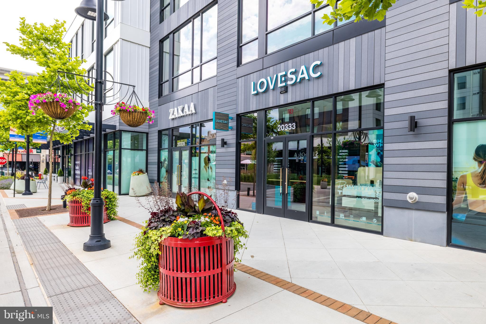 ONE LOUDOUN - Residential