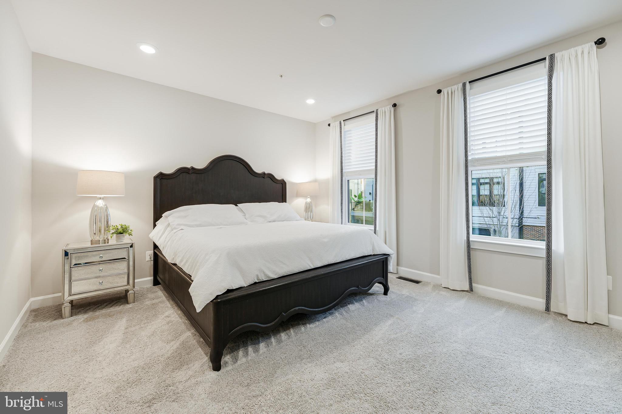 ONE LOUDOUN - Residential