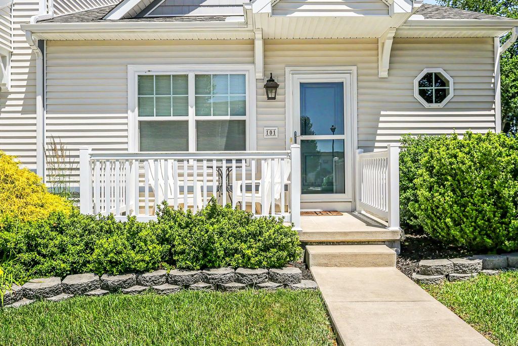 Photo of 101 Bolton Circle, WILLOW STREET, PA 17584 (MLS # PALA2090196)