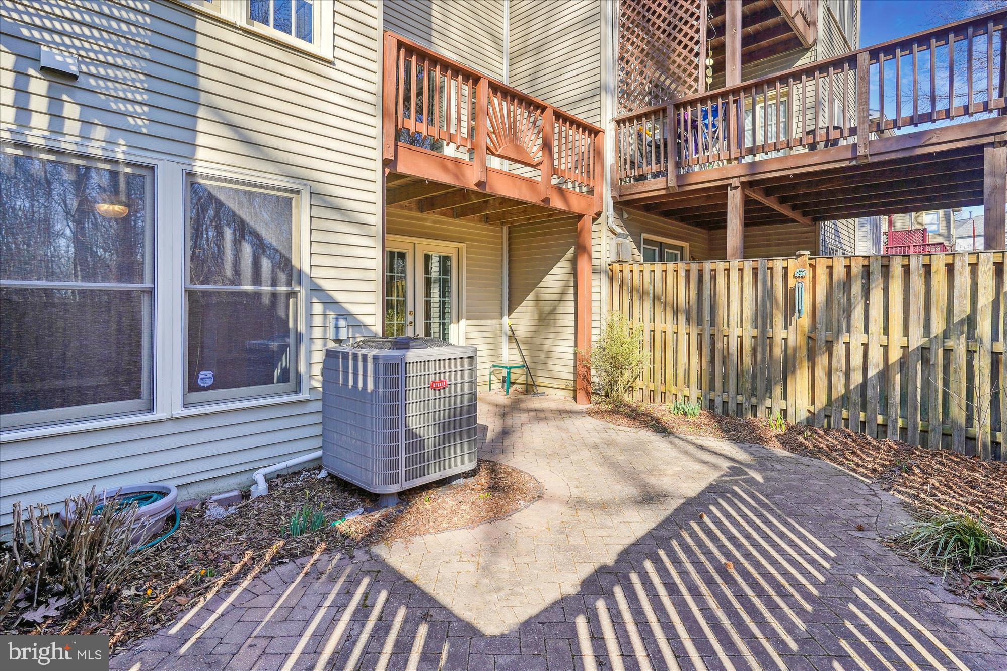 ISLAND CREEK - Residential