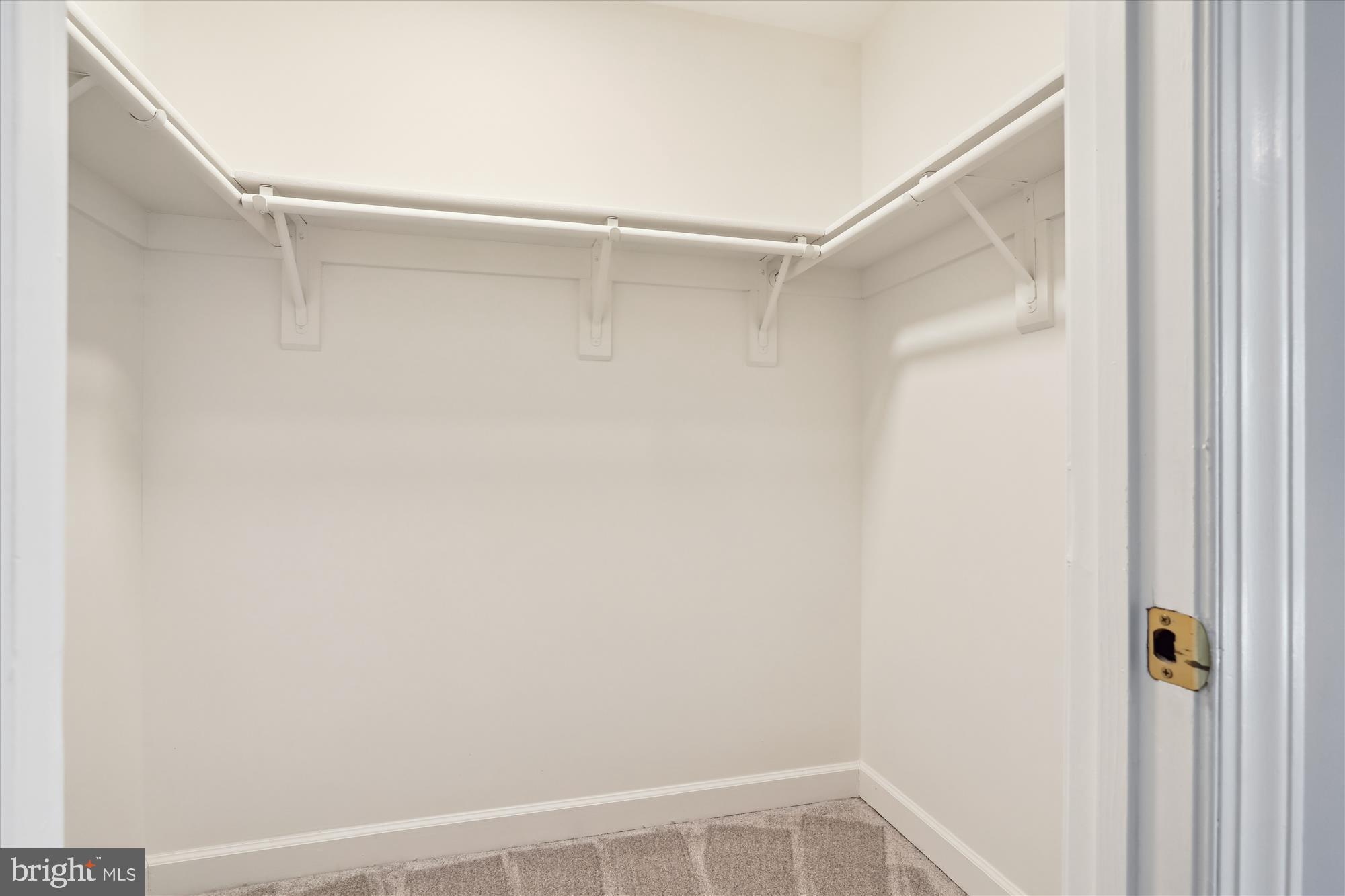 ISLAND CREEK - Residential