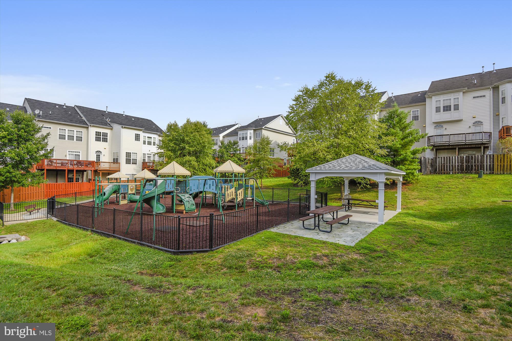 ISLAND CREEK - Residential