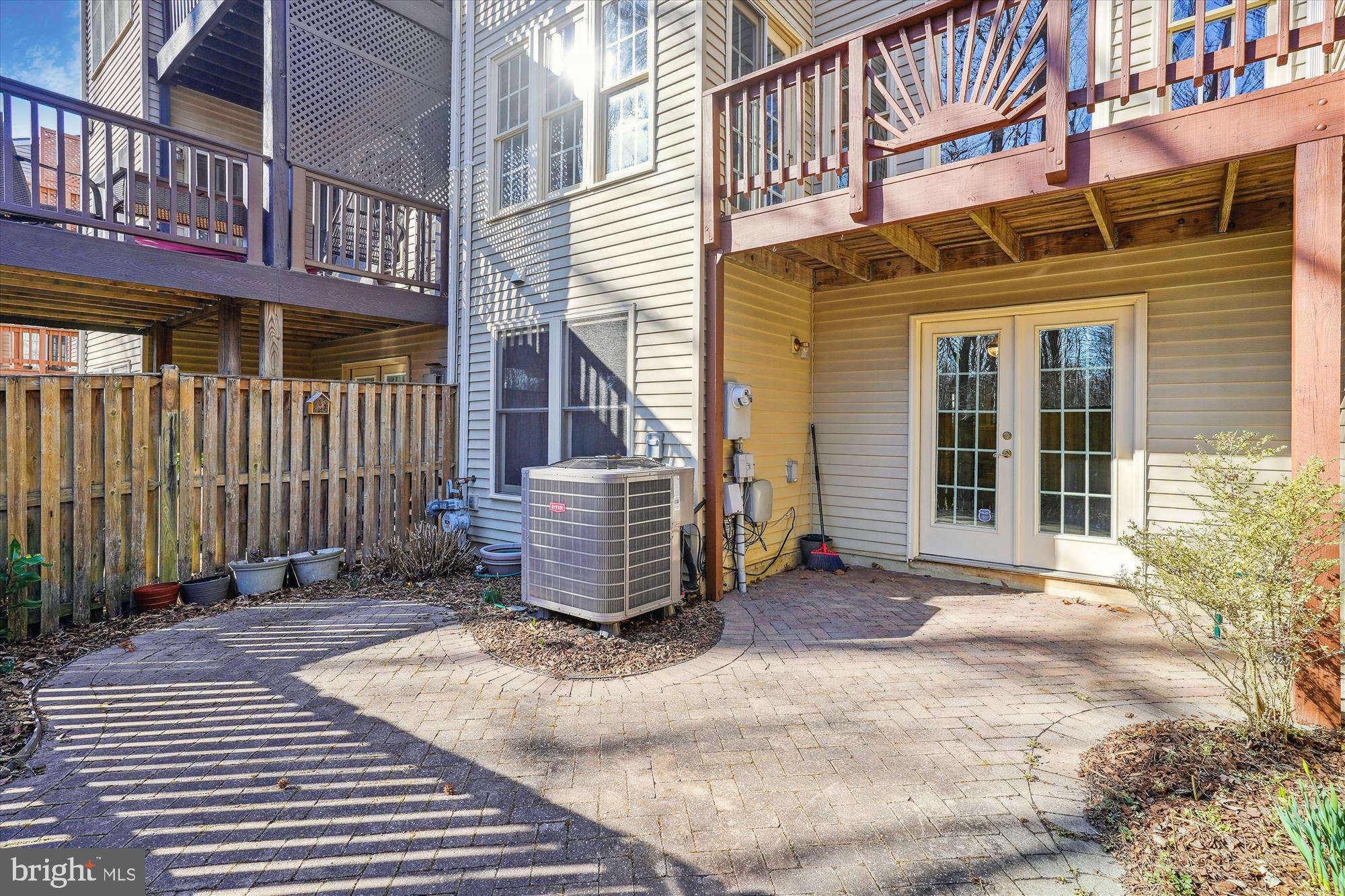 ISLAND CREEK - Residential