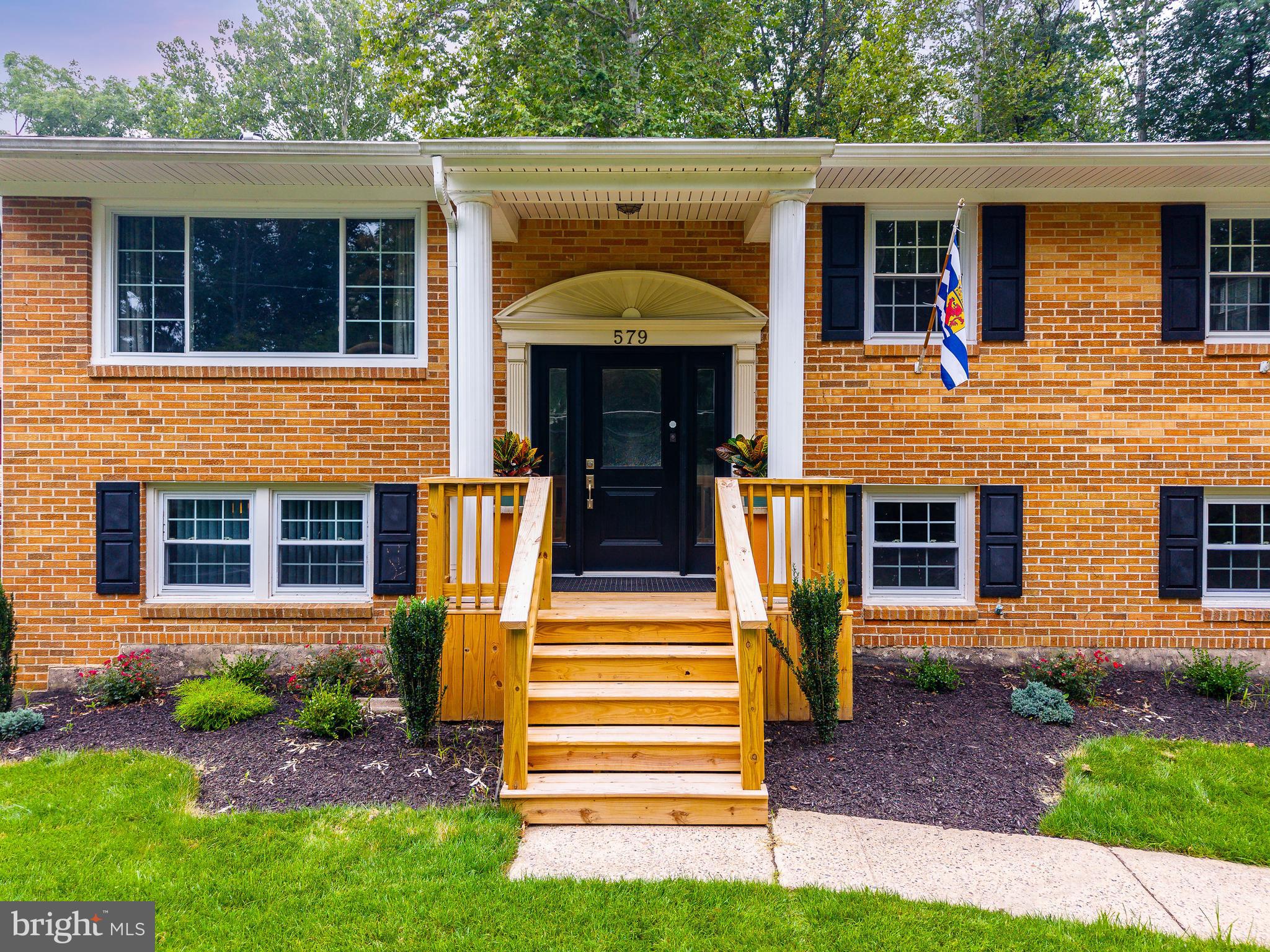 579 LAKE BOULEVARD