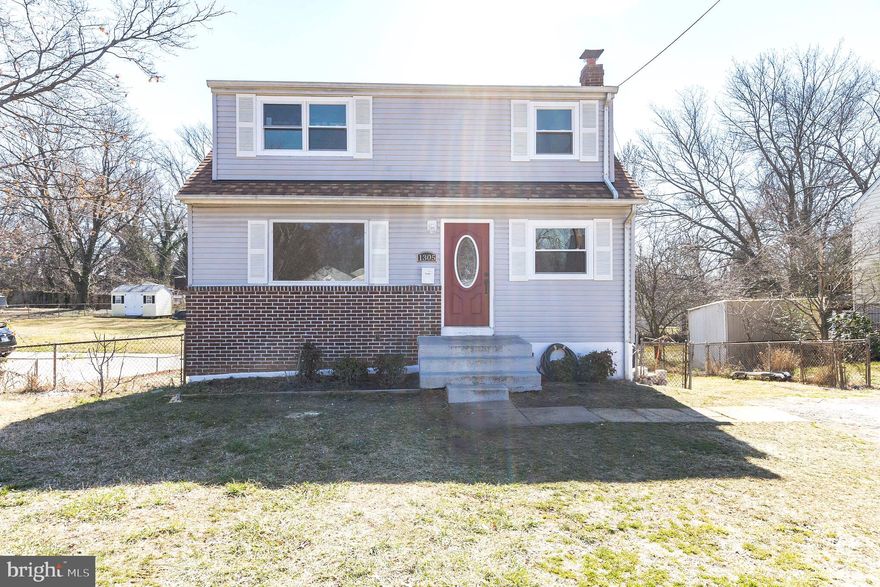 SELLER REVIEWING OFFERS Call this Beautiful home in Woodbridge, VA yours today! This home features 4 bedrooms, 3 full baths, gleaming laminate flooring throughout the main floor, and so much more. The kitchen tile backsplash adds a contemporary touch to this delightful kitchen space. The floor plan of this home is sun drenched with all the natural lighting coming in. The basement features a kitchenette, a family room that leads you to the spacious and enchanting backyard. A few recent updates include new windows, kitchen and washer/dryer. This home is conveniently located near various shopping centers and is accessible to major roads. Check out the video tour of this home, you will be sure to fall in love. Please follow instructions at the door- To prevent the spread of COVID-19 please adhere to the following directions for touring our property: Limit three persons (2 clients and 1 agent), practice social distancing, don't go if you feel unwell, don't touch anything, and wear shoe covers (if provided).  Please note: *Bankruptcy sale, 45 to 60 Days Closing *