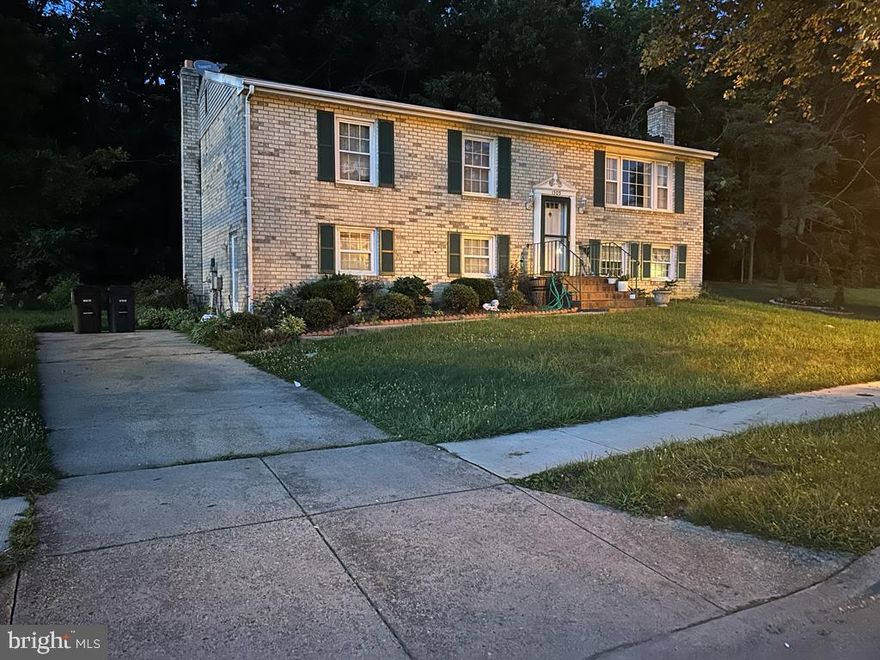 NICELY KEPT BRICK SPLIT FOYER PROPERTY WITH HARDWOOD FLOORS, UPDATED TABLE SPACE KITCHEN, CERAMIC TILE FLOORS IN FOYER, FINISHED BASEMENT AND OTHER UPDATES AS WELL.