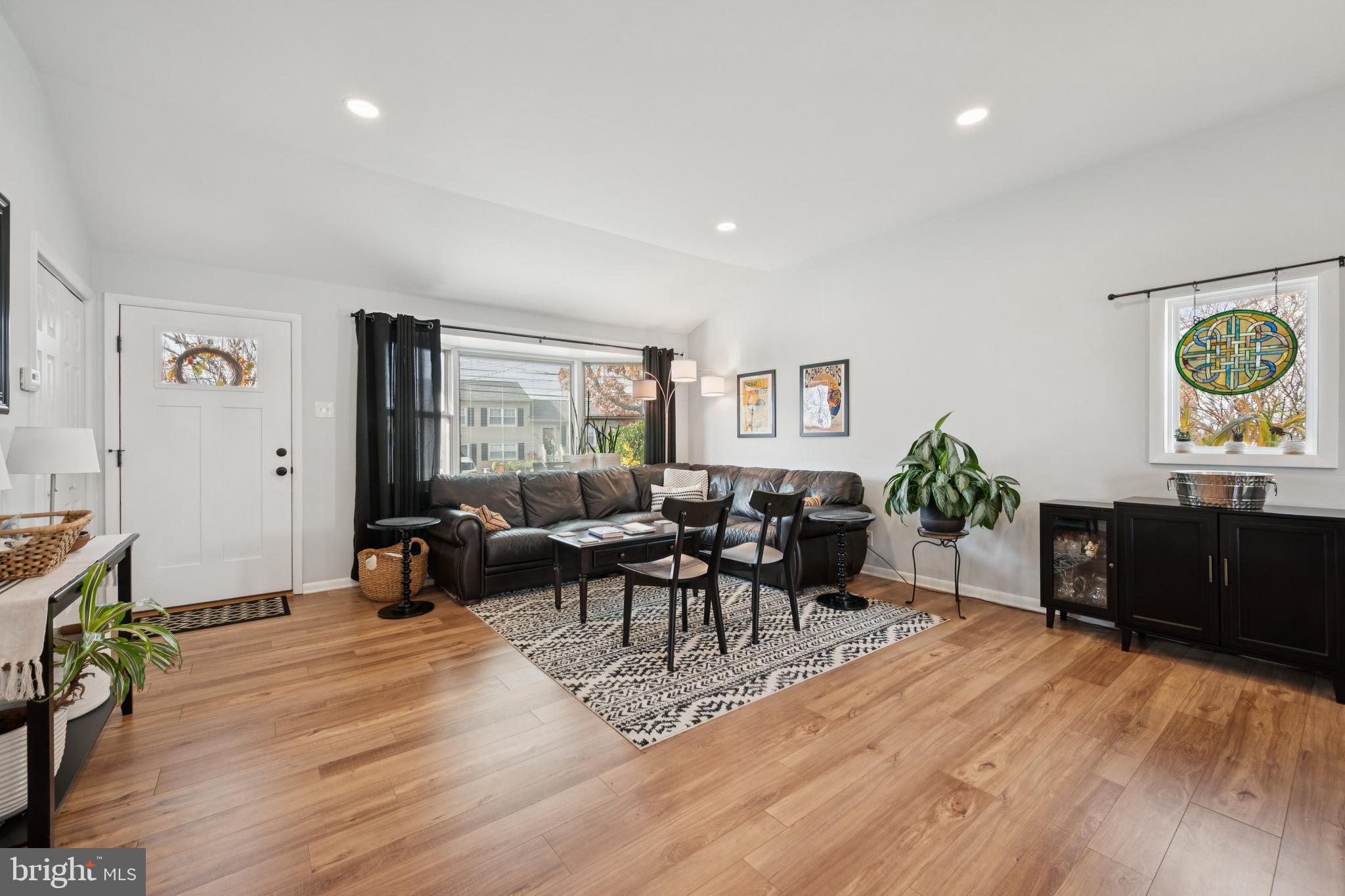 1425 CHESTNUT AVENUE