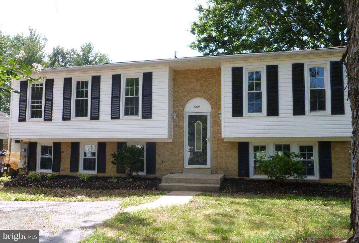 Discover space, comfort, and unbeatable convenience in this beautifully situated home on a quiet cul-de-sac in Kings Park West! With 5 bedrooms, 3 full baths, and a flexible walkout lower level, there’s room for everyone to live, work, and unwind. Multiple entrances, expansive living areas, and a large fenced backyard with deck make this home as versatile as it is inviting. Just 2.5 miles to GMU, 0.8 miles to Burke VRE, 0.6 miles to Target, and 1.2 miles to Walmart—everything you need is right at your fingertips. Fresh paint and new carpet in progress—photos coming soon! Available around August 15th. Don’t miss this incredible opportunity!
Licensed real estate agent has a familial relationship with the landlord/tenant.