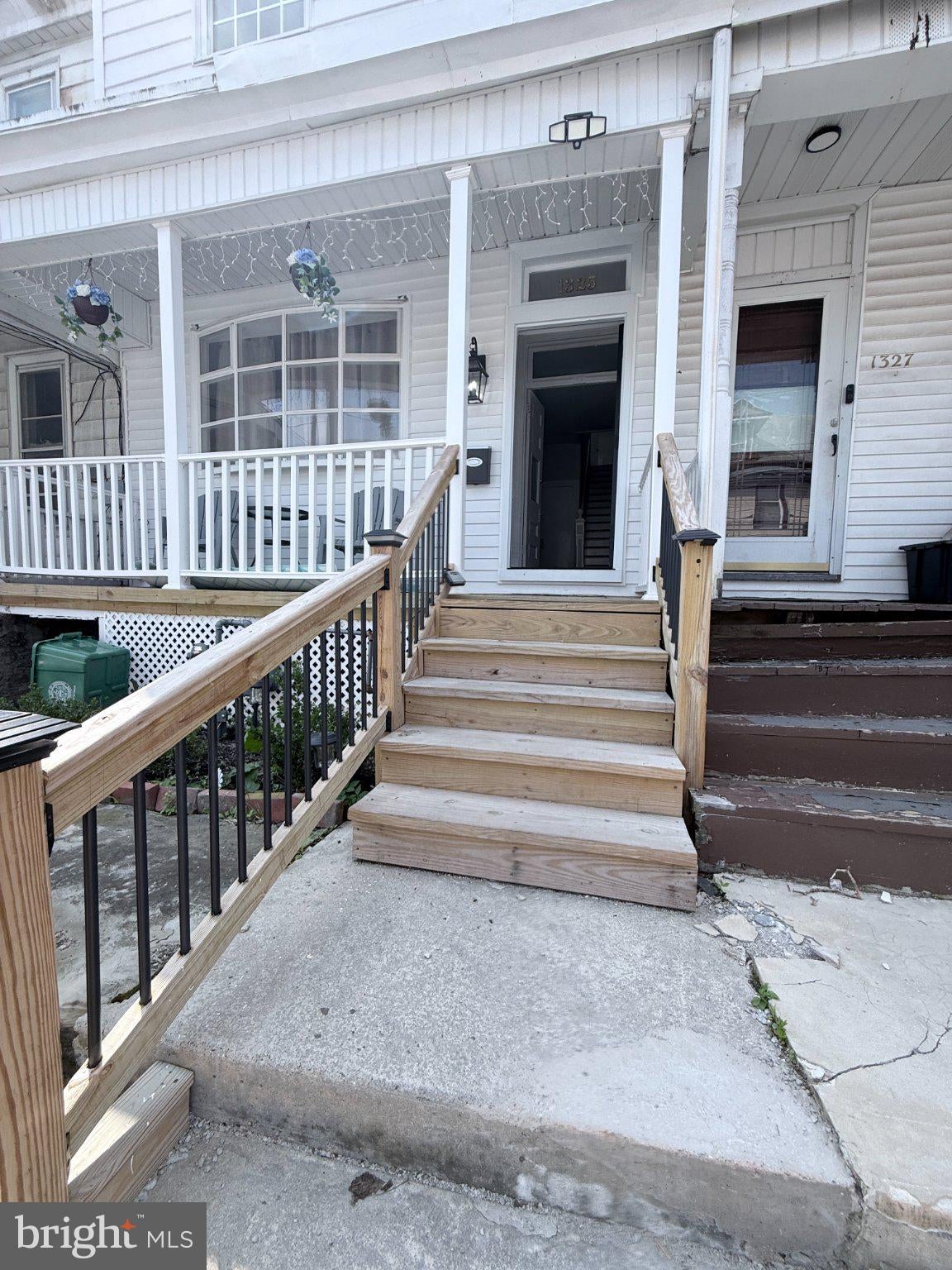 1325 W NORWEGIAN STREET