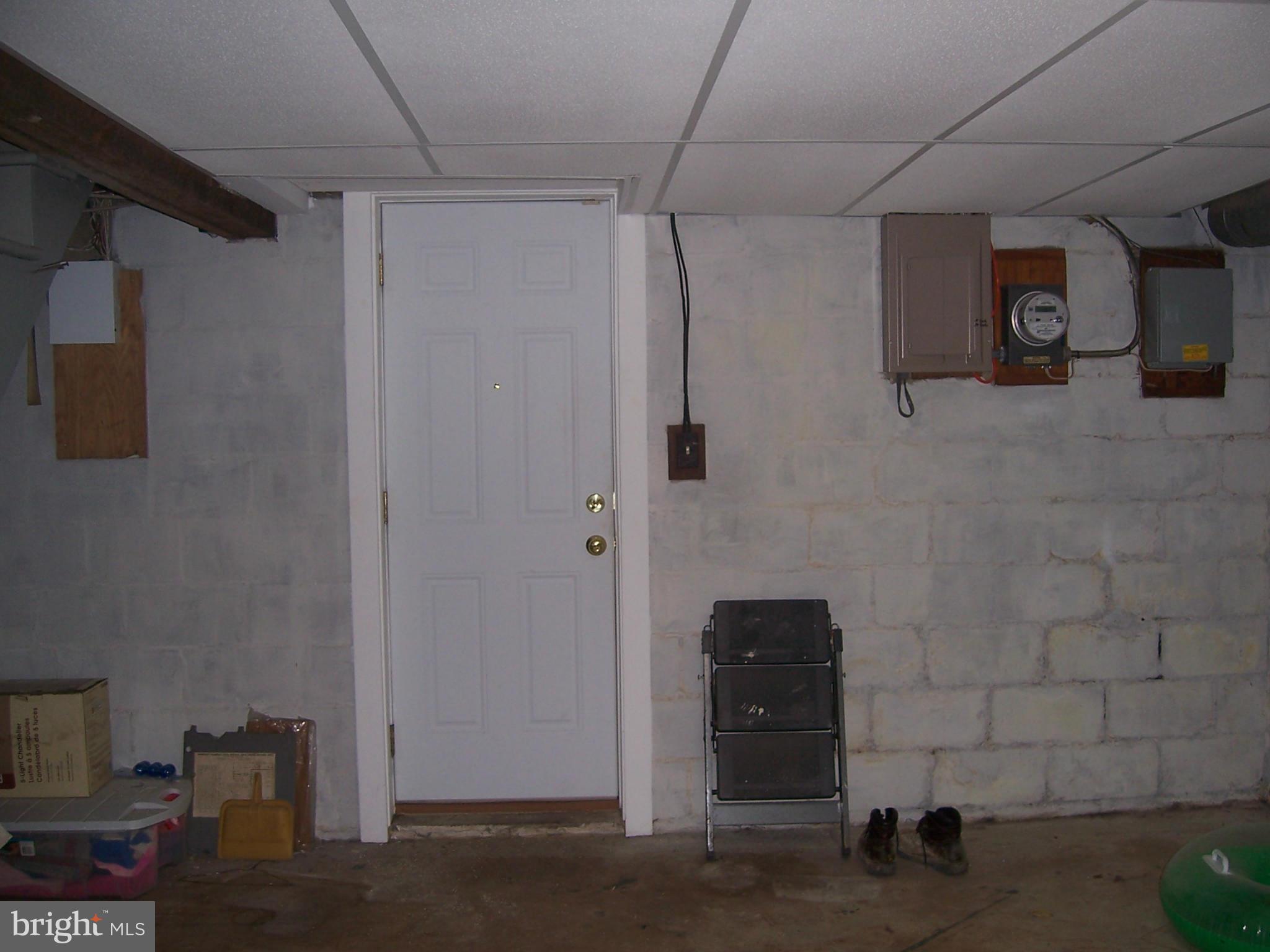 COLONIAL HOUSING - Residential