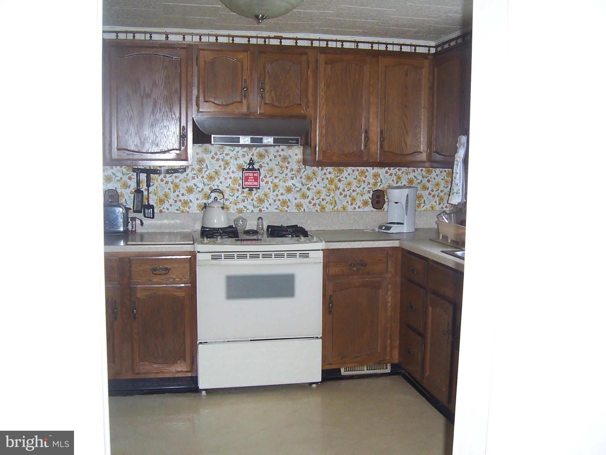 COLONIAL HOUSING - Residential