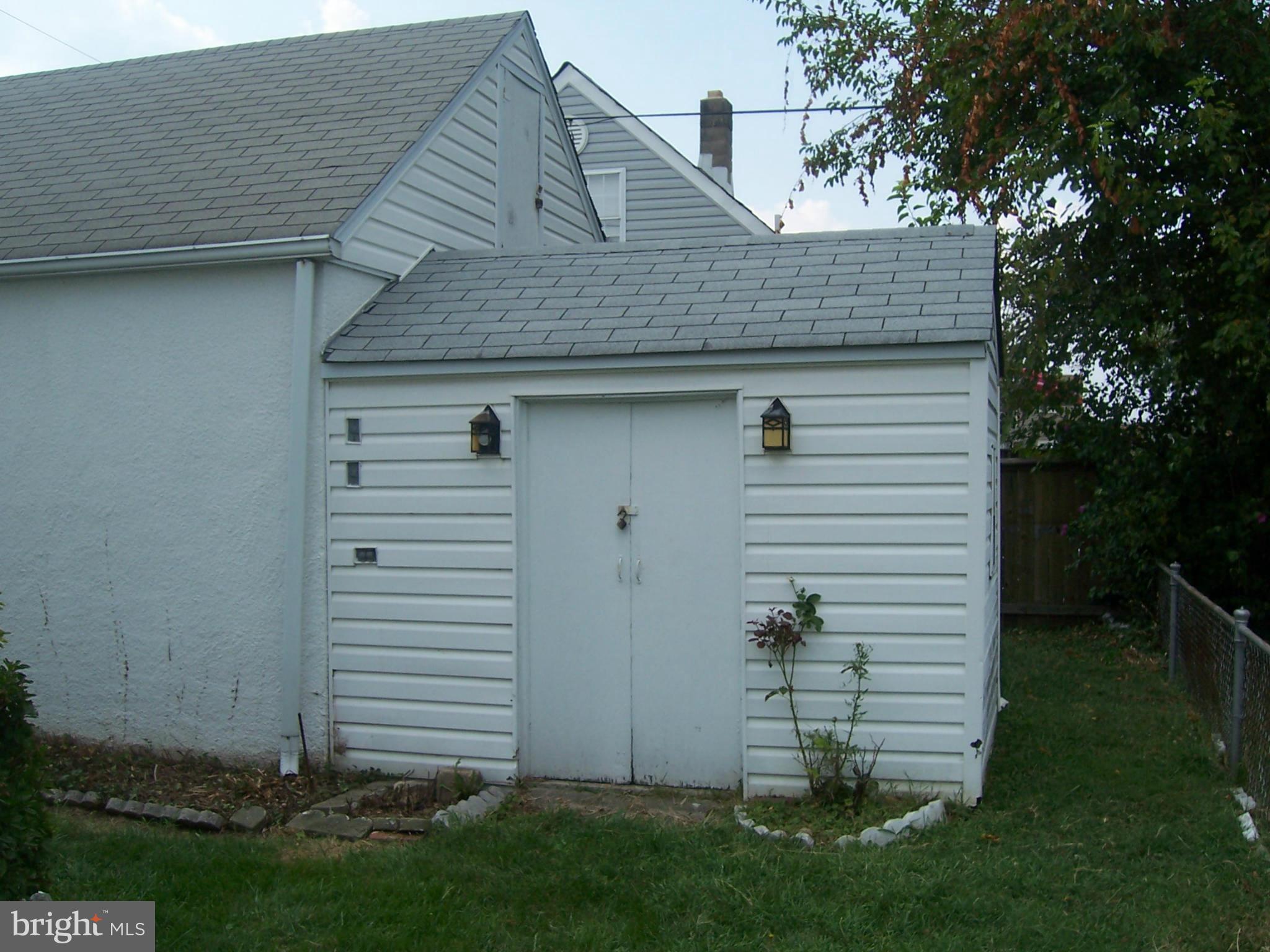 COLONIAL HOUSING - Residential